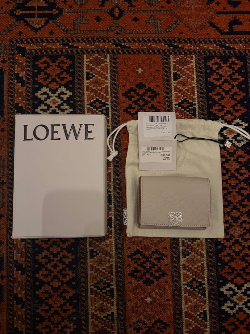 新品未使用LOEWE アナグラム トライフォールド ウォレット 財布 ロエベ 白