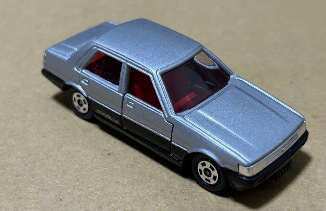 トミカ トヨタ カローラ4ドアセダン カローラレビン 2台セット