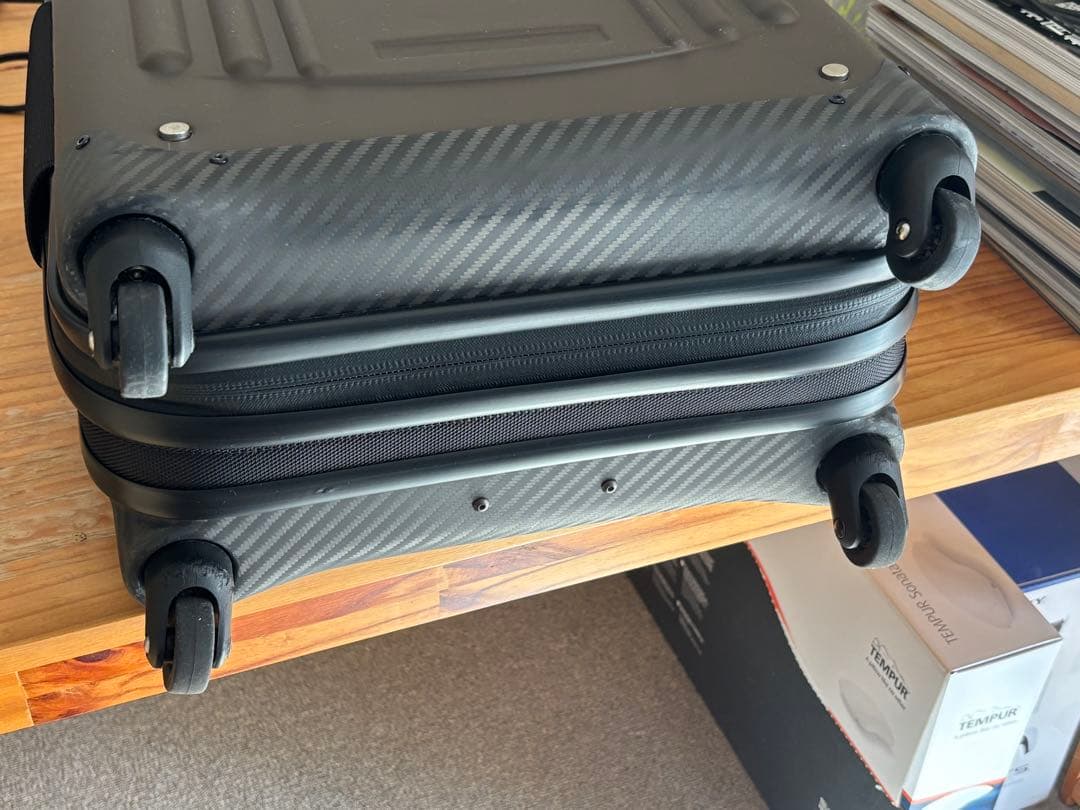 テクノモンスター アルミ カーボン スーツケース