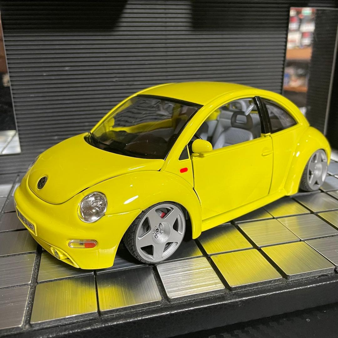 ブラーゴ 1/18 フォルクスワーゲン ニュ-ビートル（カスタム仕様)