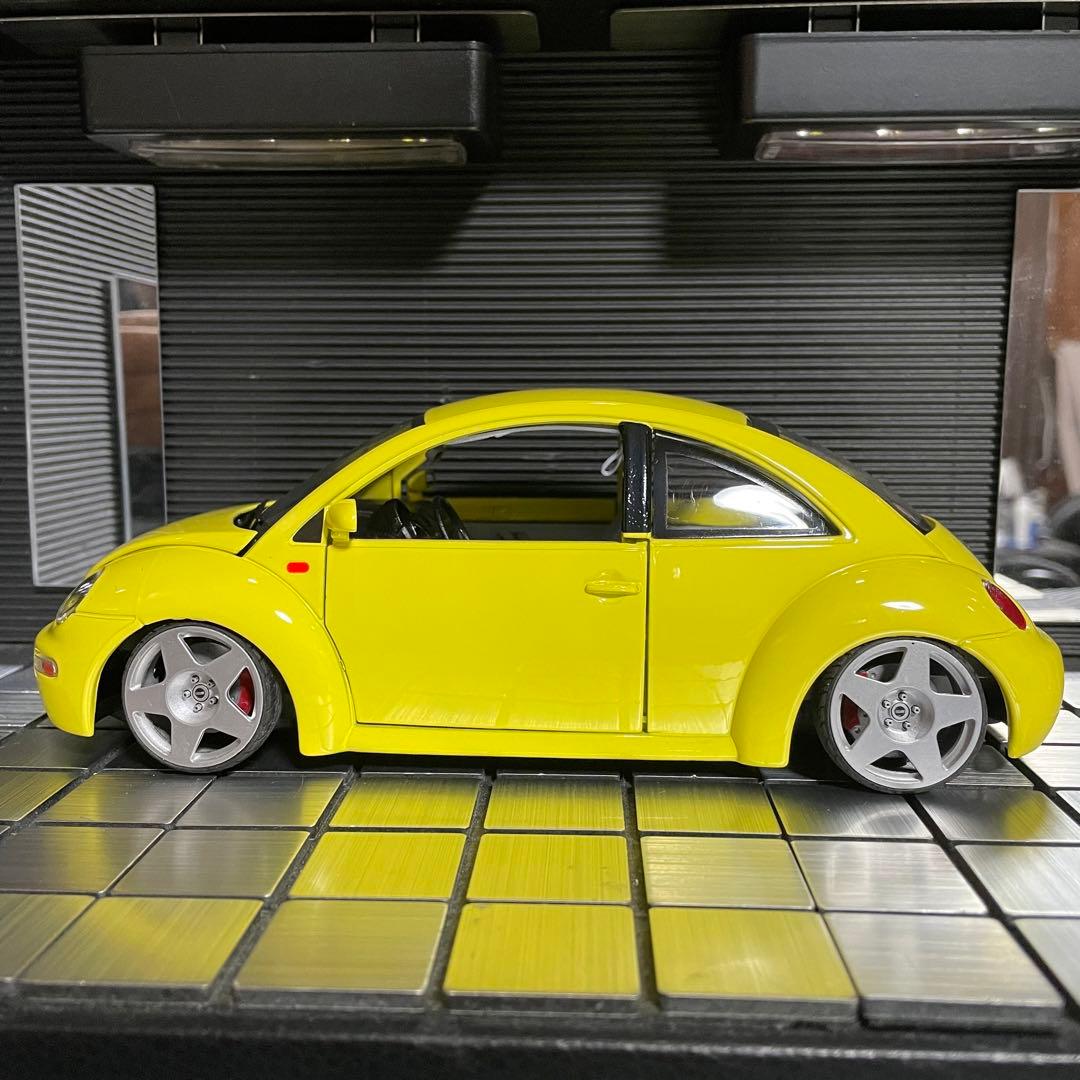 ブラーゴ 1/18 フォルクスワーゲン ニュ-ビートル（カスタム仕様)