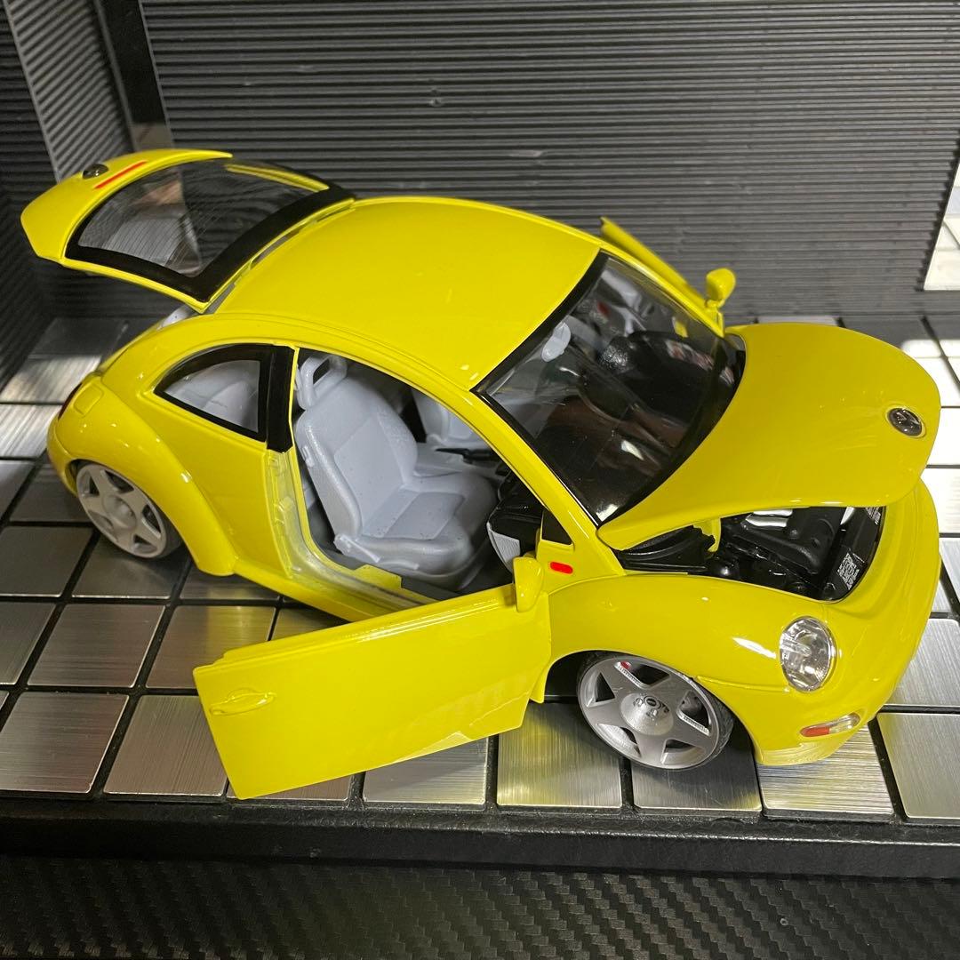 ブラーゴ 1/18 フォルクスワーゲン ニュ-ビートル（カスタム仕様)