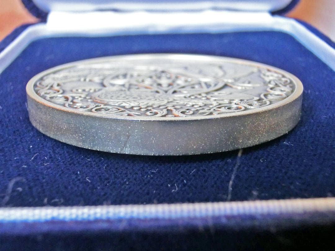 新日本銀行券発行記念メダル　純銀製　②