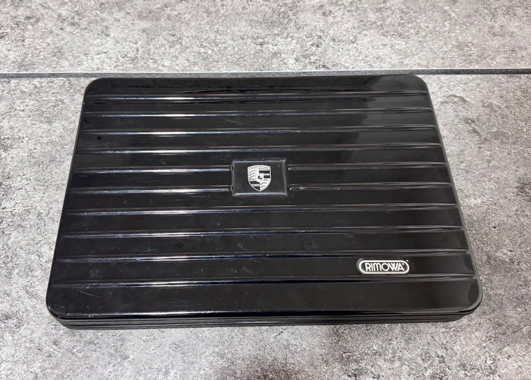 希少品　RIMOWA ブラック キャリーケース ポルシェロゴ付き