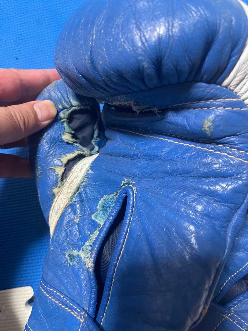 廃盤　Winning ボクシンググローブ 10oz 青