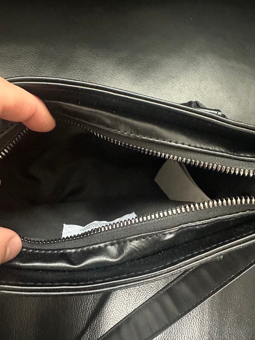 adidas ブラック ショルダーバッグ