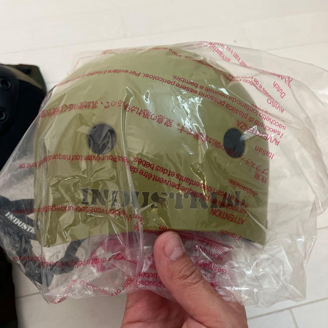 【新品未使用】スケボー　スケートボード キッズヘルメット&肘・膝・手ガードセット