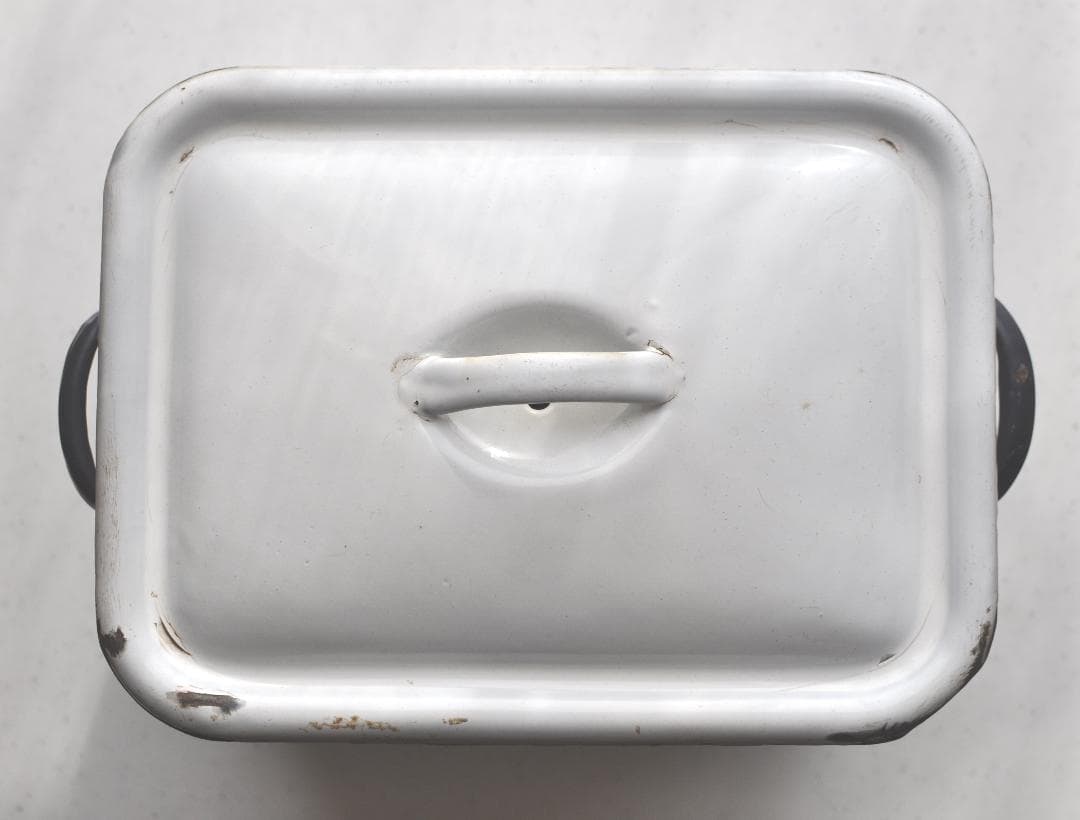 イギリスアンティーク　ホーローブレッド缶　シャビー　ビンテージ　蚤の市