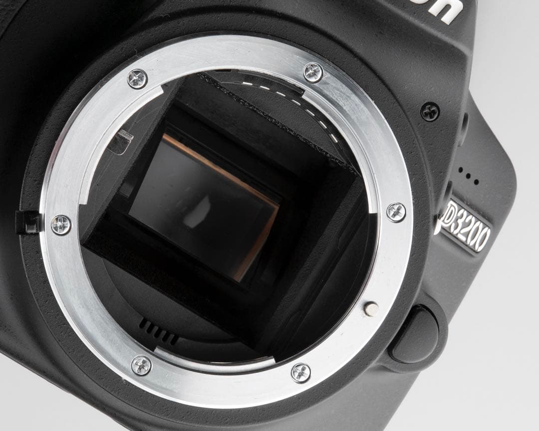 ニコン Nikon D3200+AF-S18-55/3.5-5.6G VR中古品