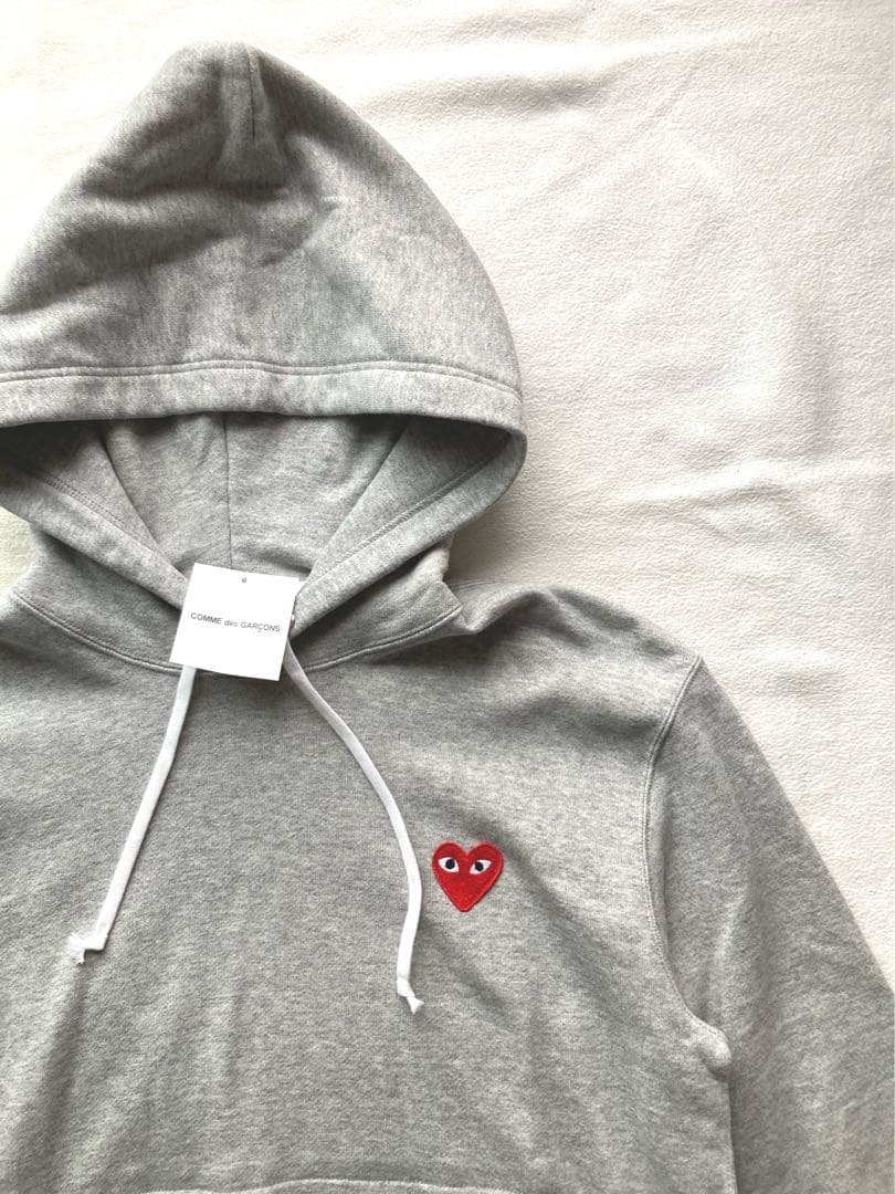 未使用タグ付　プレイコムデギャルソン　定番　パーカー　グレー　サイズM メンズ