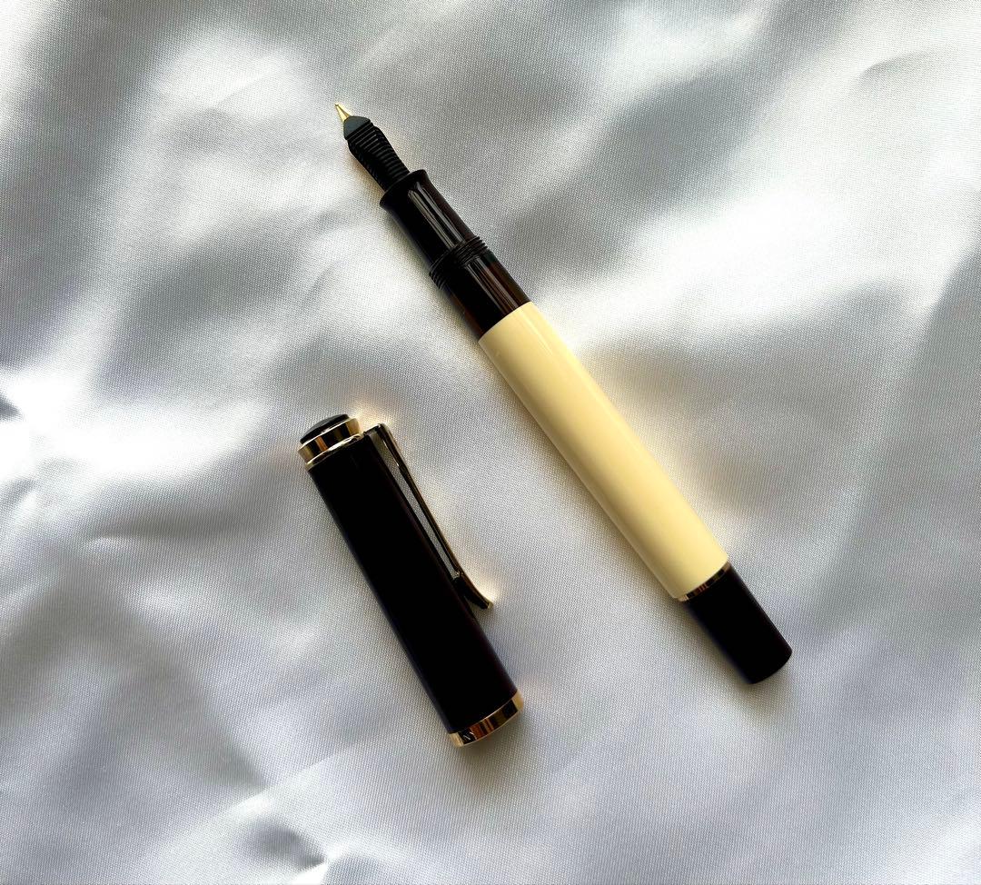 Pelikan（ペリカン）万年筆 クラシック M200 カフェクリーム