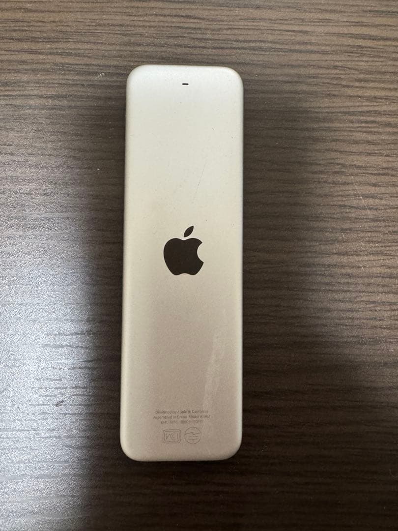 Apple TV 4K 64GB 本体とリモコン