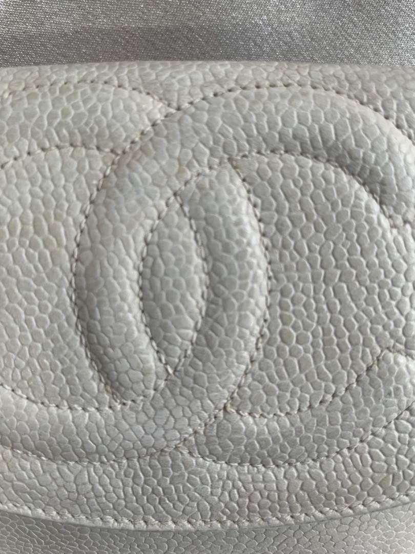 CHANEL ホワイトレザー キャビアスキン　二つ折り財布　本物　匿名発送