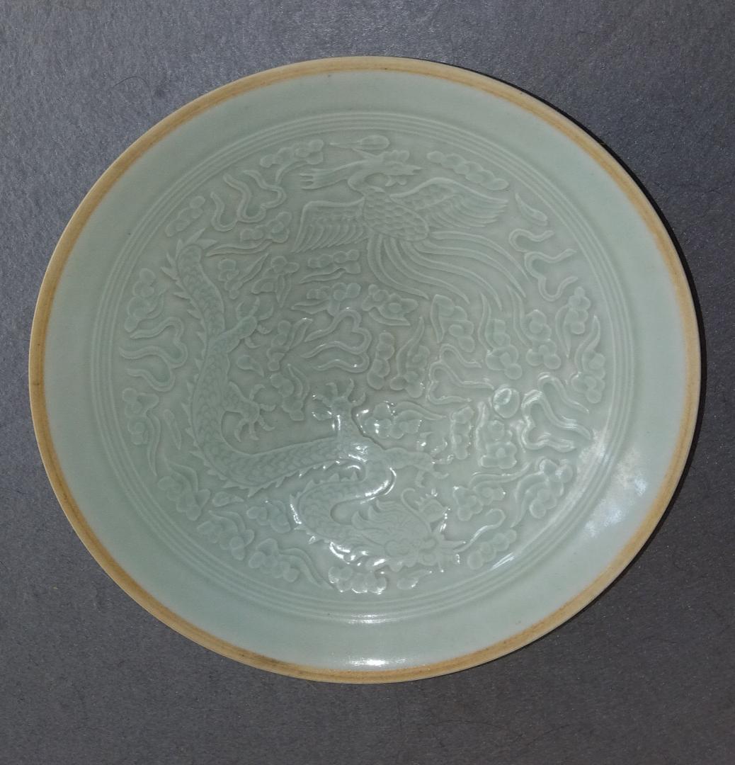 中國古陶磁器　宋　印花対龍鳳凰紋椀　青白磁　景徳鎮窯