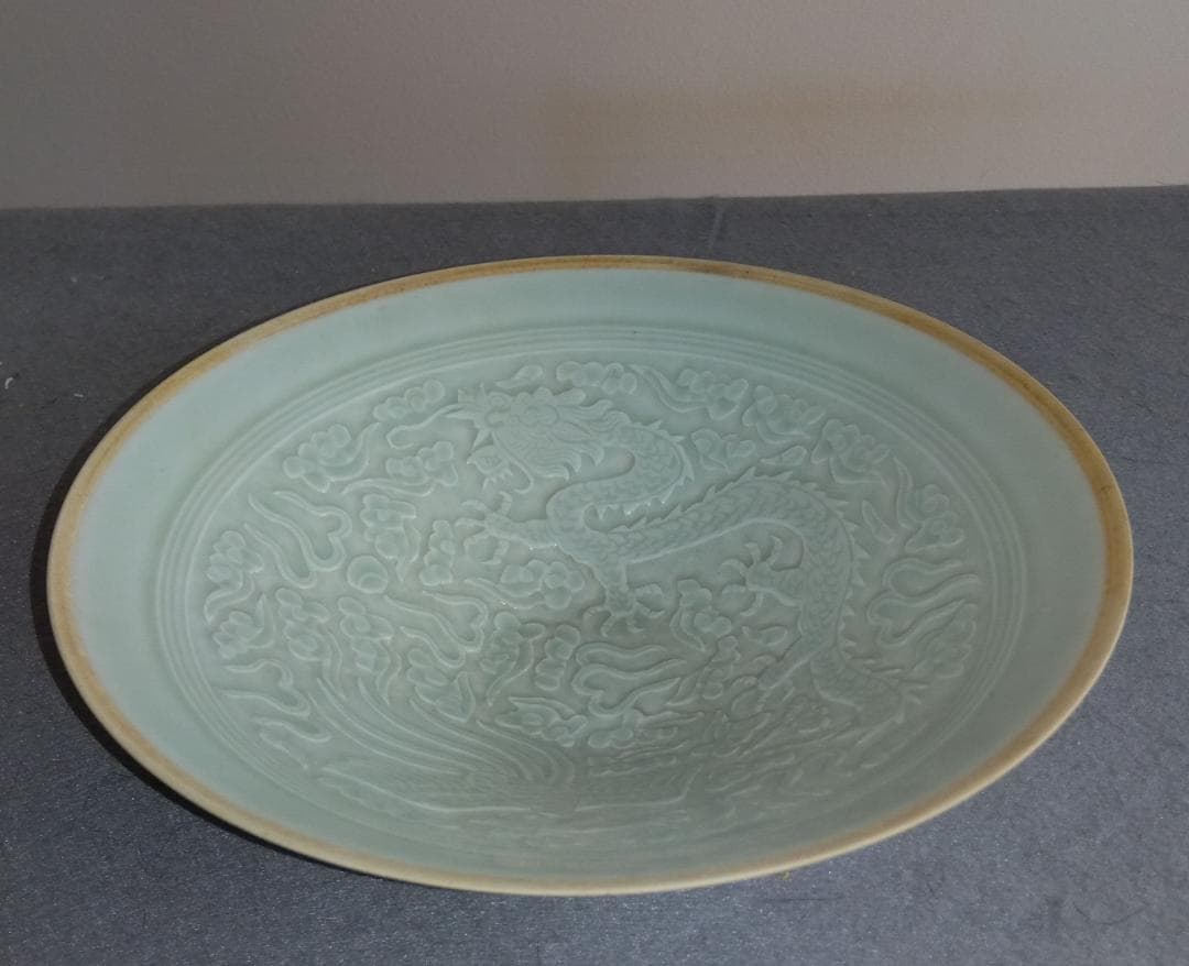 中國古陶磁器　宋　印花対龍鳳凰紋椀　青白磁　景徳鎮窯