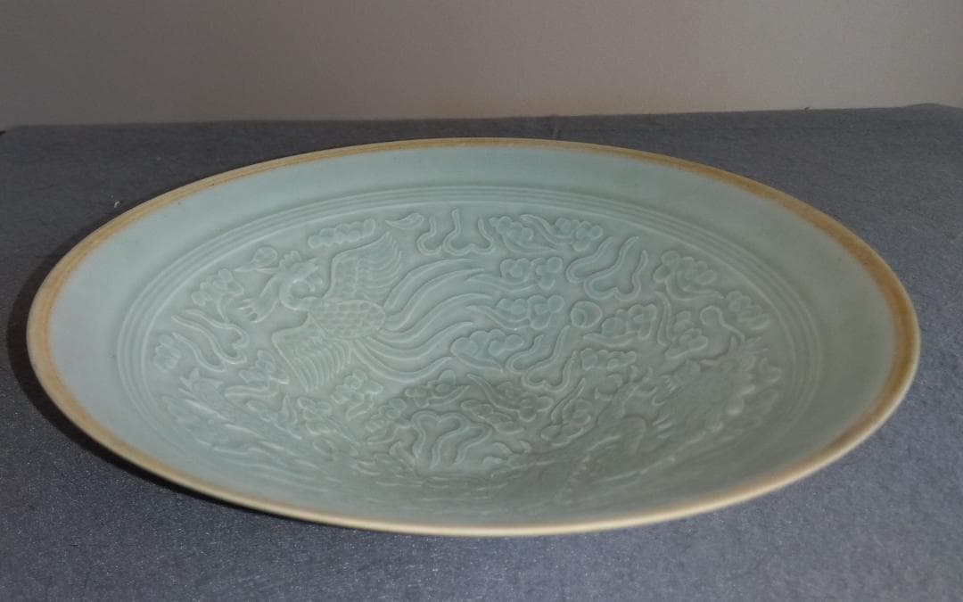 中國古陶磁器　宋　印花対龍鳳凰紋椀　青白磁　景徳鎮窯