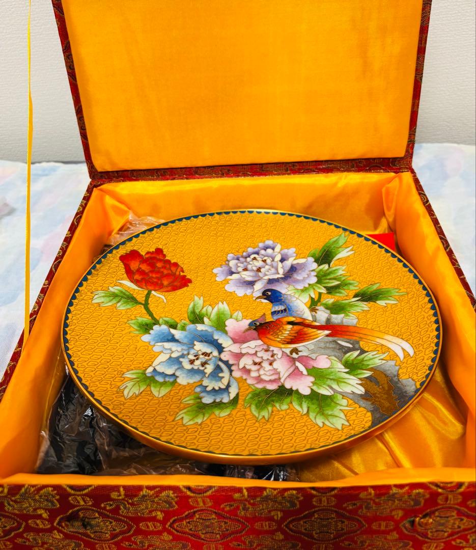 花と鳥の金属装飾皿