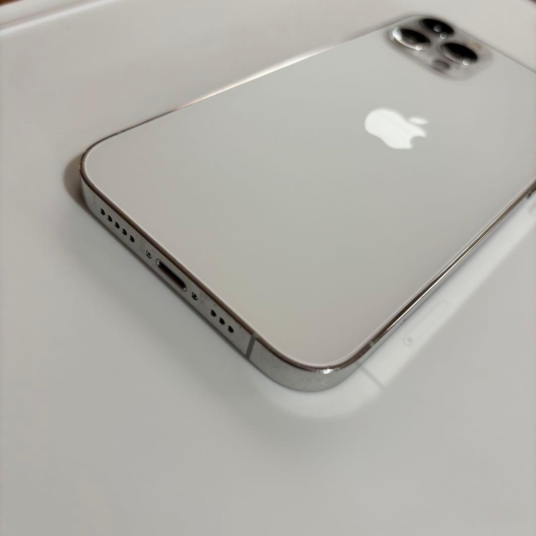 iPhone 12 Pro 256GB シルバー SIMフリー 84％ 箱あり