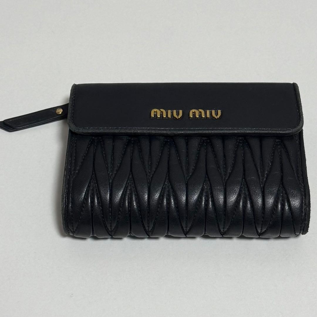 miumiu マテラッセ 三つ折り財布 ブラック