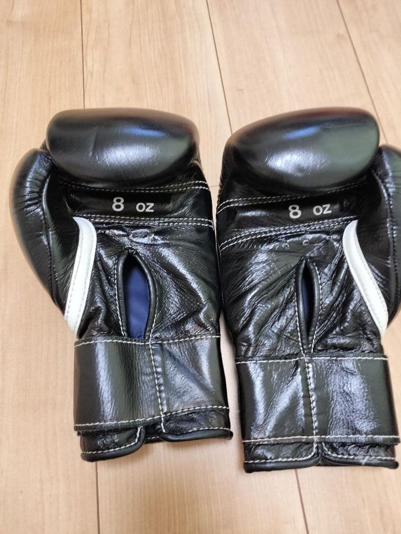 Winning ボクシンググローブ 8 oz 黒　マジックテープ