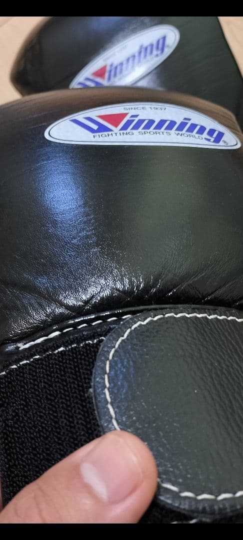 Winning ボクシンググローブ 8 oz 黒　マジックテープ