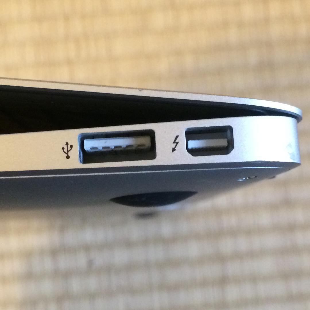 Apple MacBook Air (11インチ) (Early 2015)