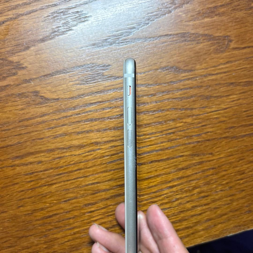 iPhone SE 第3世代　ホワイト