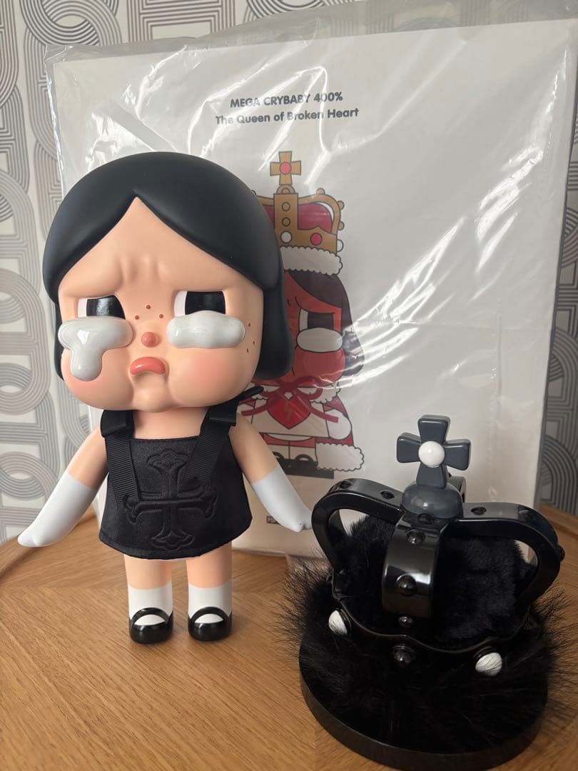 pop mart MEGA CRYBABY 400%クライベイビー黒シークレット