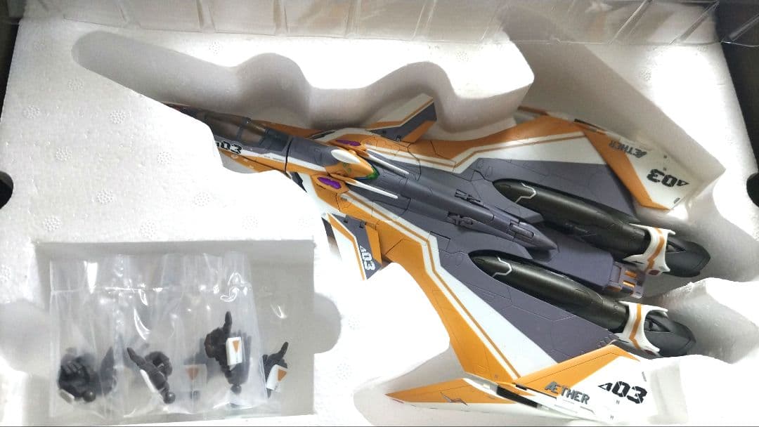 VF-31アーマードパーツセットと VF-31ジークフリード