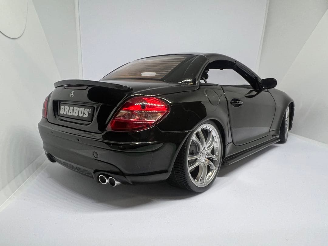 絶版1/18メルセデスベンツSLK55 brabus/AMG (ホットワークス)