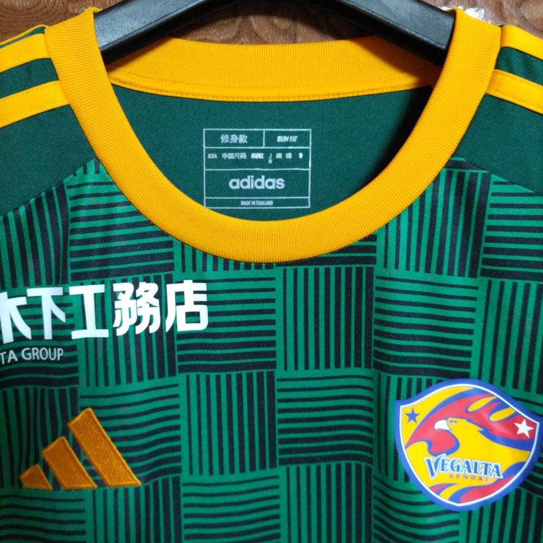 ベガルタ仙台 30周年限定オーセンティックユニフォーム　Mサイズ　ハンガー付き