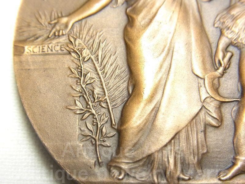 《m6466》農業労働者を知識へ導くマリアンヌ フランス アンティーク メダル