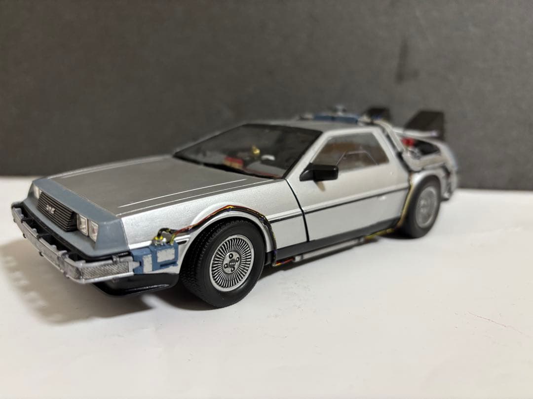 アオシマ 1/24 バックトゥザフューチャー デロリアン プラモデル 完成品