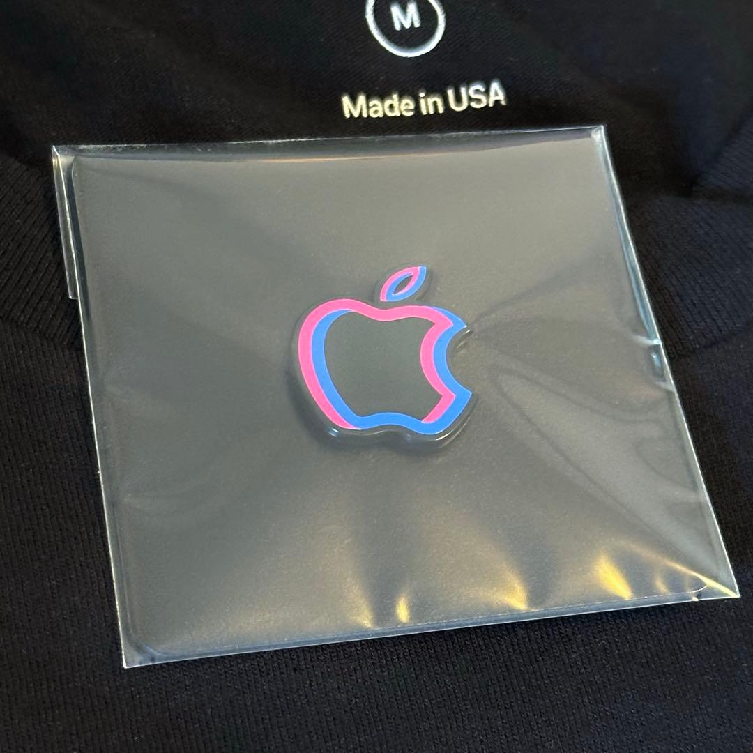 【新品・希少】渋谷Apple Store 限定ノベルティ Tシャツ&ピンバッジ