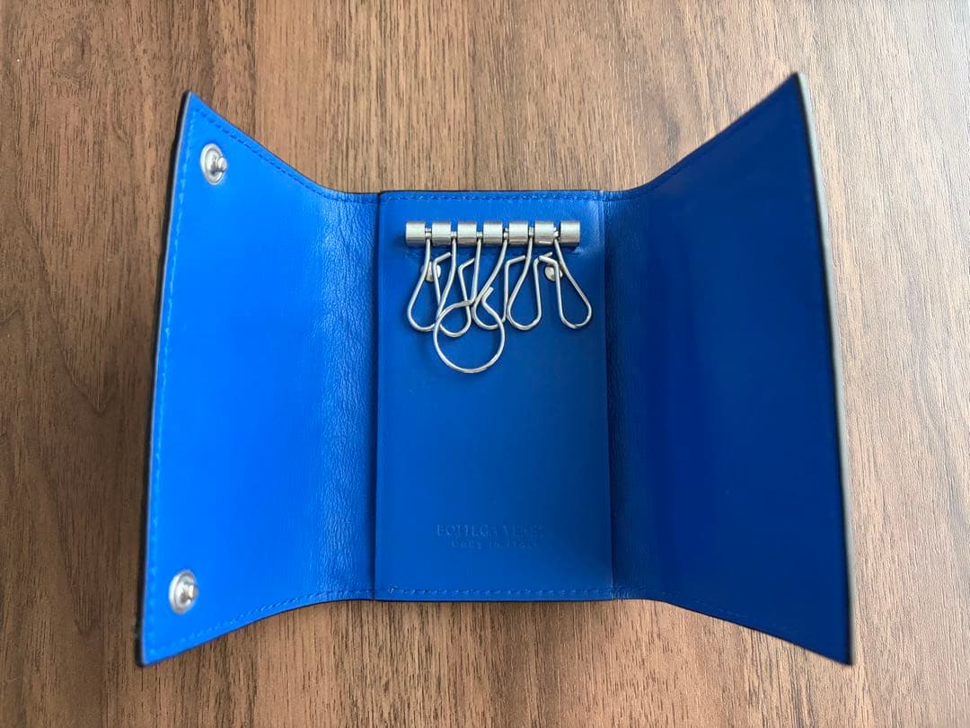 T*r様 BOTTEGA VENETA黒 レザー キーケース 編み込みデザイン