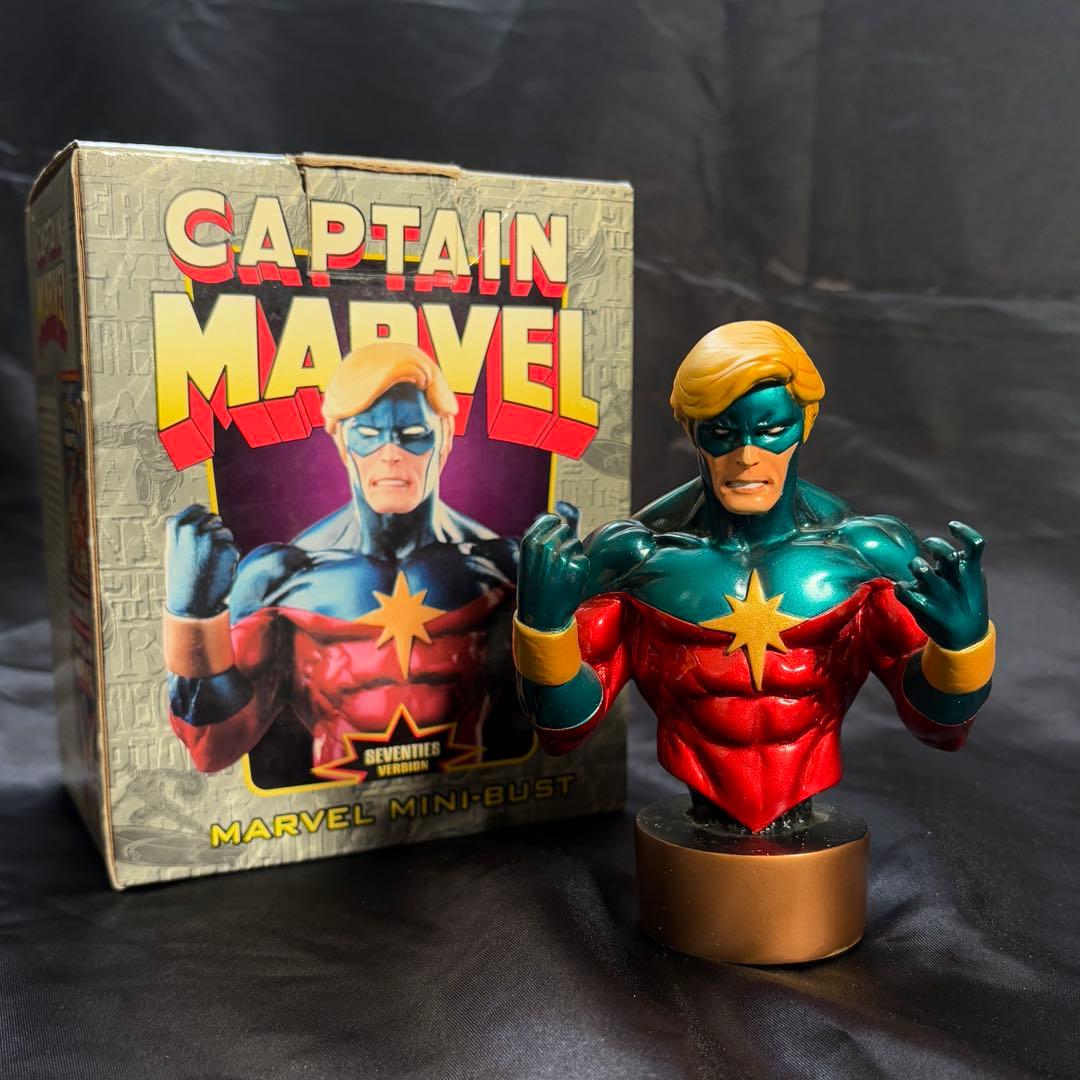 CAPTAIN MARVEL フィギュア　70sバージョン　マーベルミニバスト