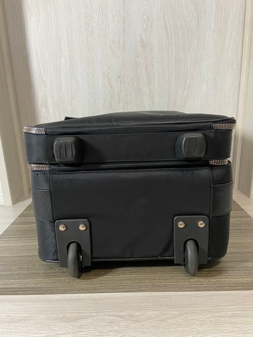PRADA スーツケース　キャリーケース　ナイロン　レザー　三角ロゴプレート　黒