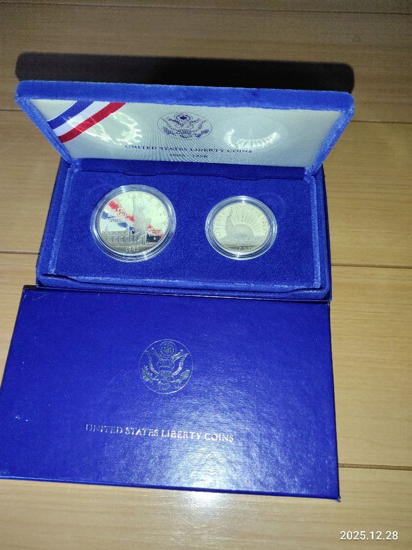 ●計2品①モントリオールオリンピック記念切手型硬貨②アメリカ合衆国リバティ