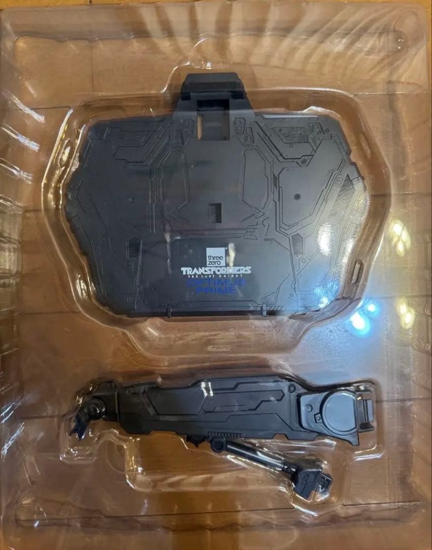 美品 DLX オプティマスプライム 最後の騎士王 threezero スリーゼロ