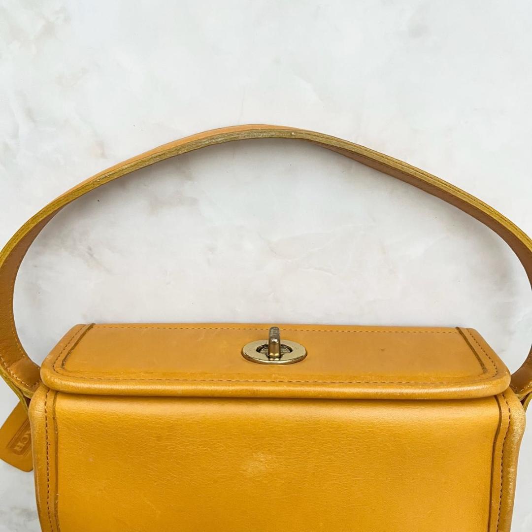 バッグ COACH vintage archive handbag turn-lock
