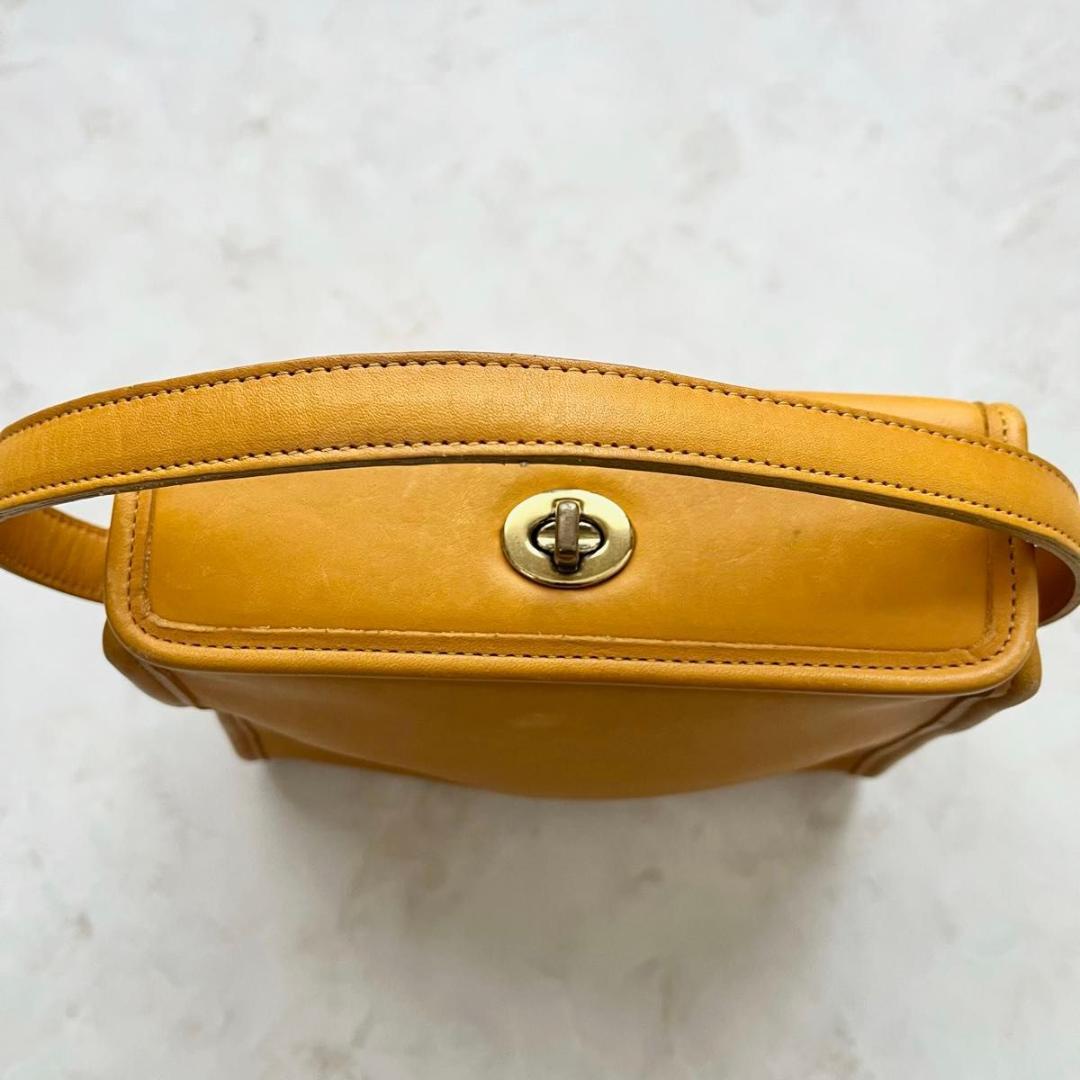 バッグ COACH vintage archive handbag turn-lock