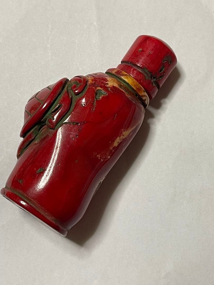 値下げ　赤い亀の彫刻　珊瑚風　鼻煙壺？　山珊瑚？希少