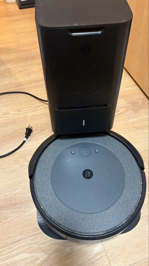 ロボット掃除機本体ルンバ　自動充電機能付き