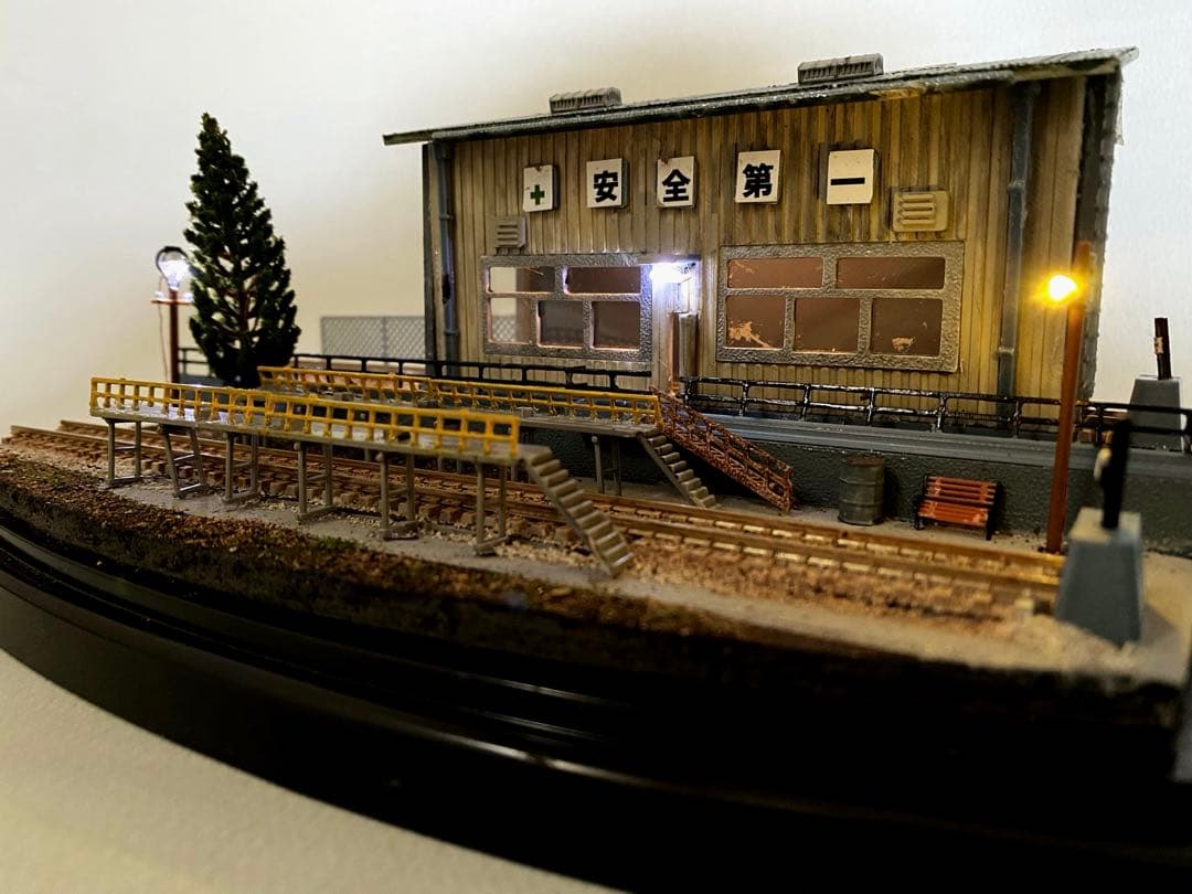 Nゲージ　鉄道　ジオラマ　模型　地方鉄道の機関区　LED照明付き