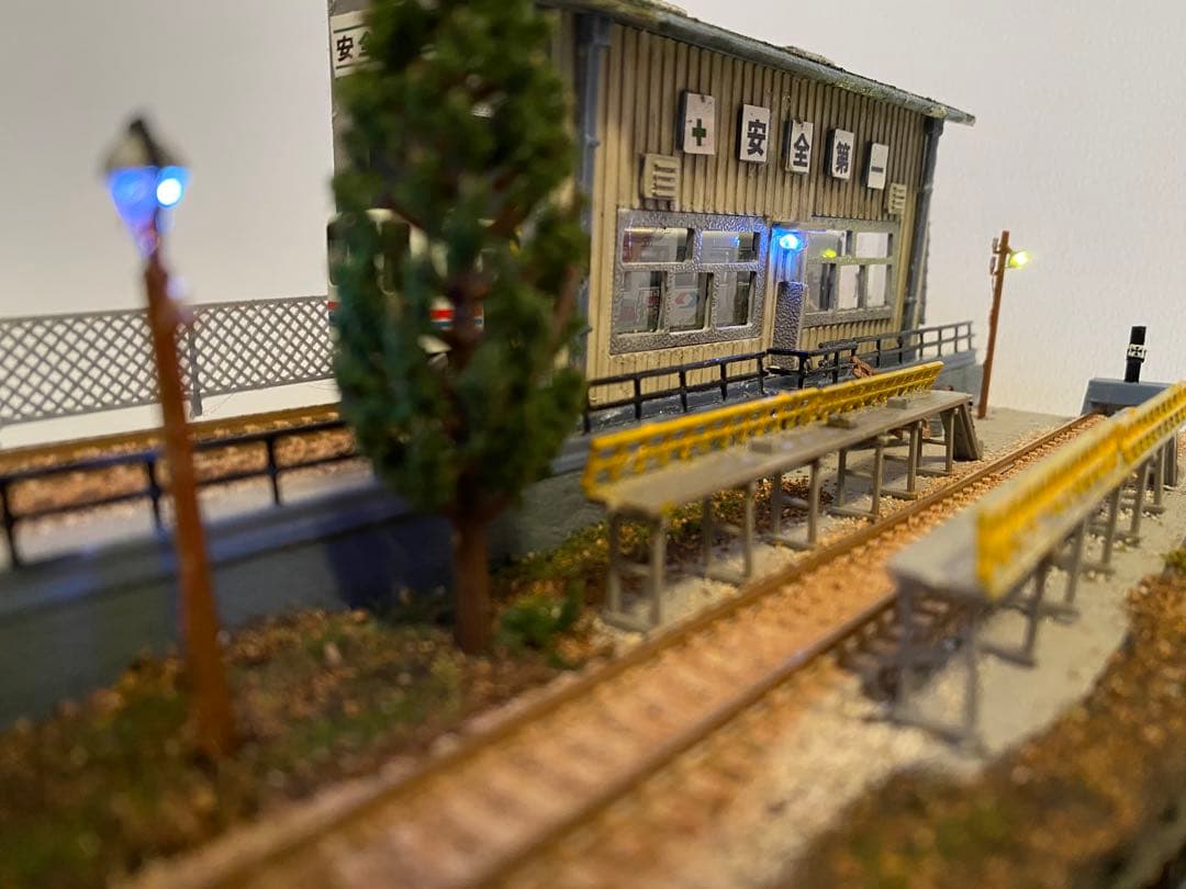 Nゲージ　鉄道　ジオラマ　模型　地方鉄道の機関区　LED照明付き
