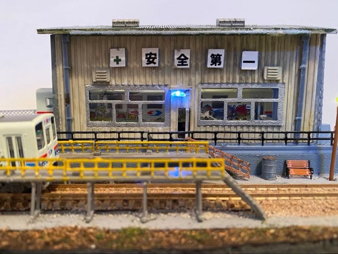 Nゲージ　鉄道　ジオラマ　模型　地方鉄道の機関区　LED照明付き