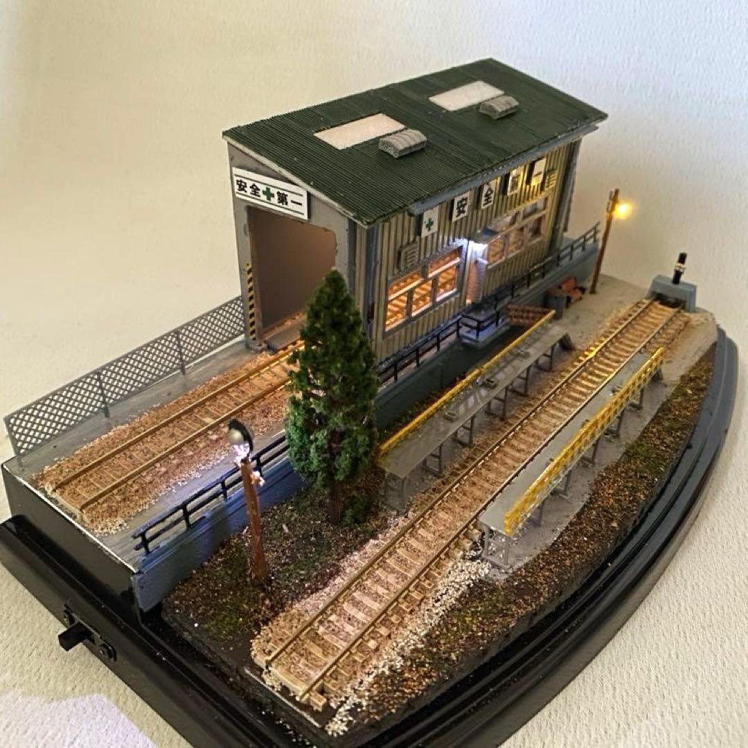 Nゲージ　鉄道　ジオラマ　模型　地方鉄道の機関区　LED照明付き
