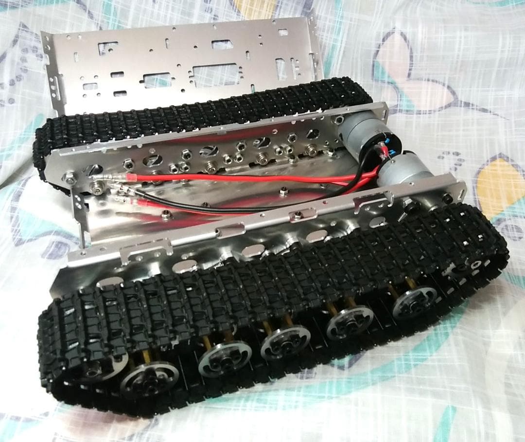 金属製ラジコンタンクシャーシ