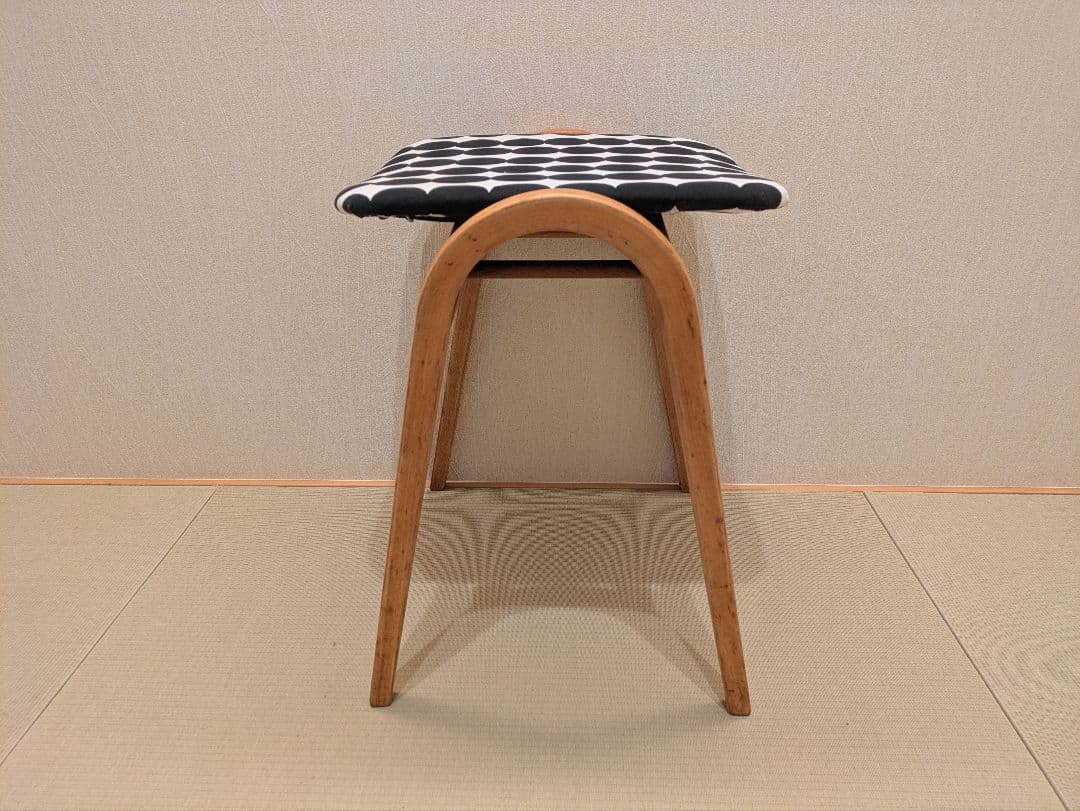 【秋田木工】木製 曲木 スツール 黒白幾何学模様 座面張り替え ハンドメイド