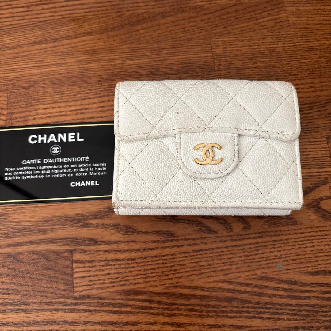 CHANEL白三つ折り財布